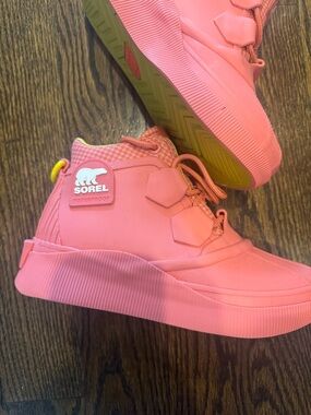 Sorel Women's Out N About™ IV Splashy Coral Blossom